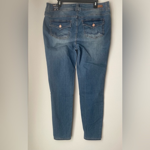 Angels Curvy Skinny Medium Wash Jeans Size 18W - Picture 2 of 13